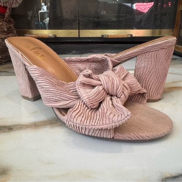 Lulu’s Women’s Pink Block Heel Slides Mules Pleated Upper w/Bow Knot Detail Sz 9 - Picture 1 of 7